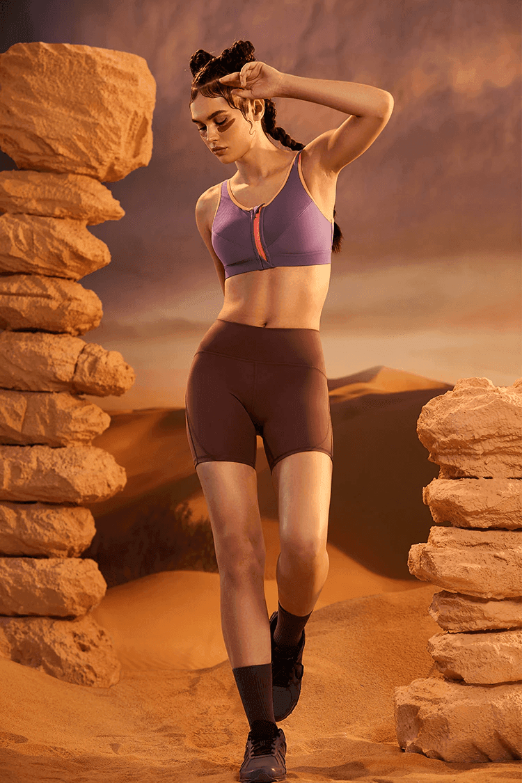 חזייה ספורטיבית עם סגירת רוכסן קידמית להופעה היחידה שמחזיקה את החזה נכון - לה איסלה