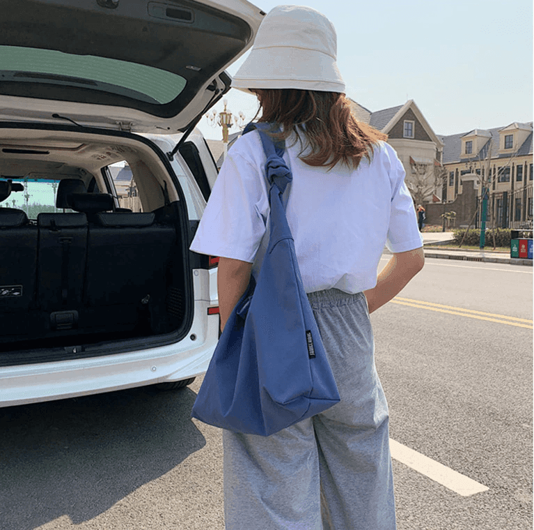 תיק כתף בקשירה אופנתית ובגיזרה מכילה להופעה נשית אופנתית ומגניבה - לה איסלה