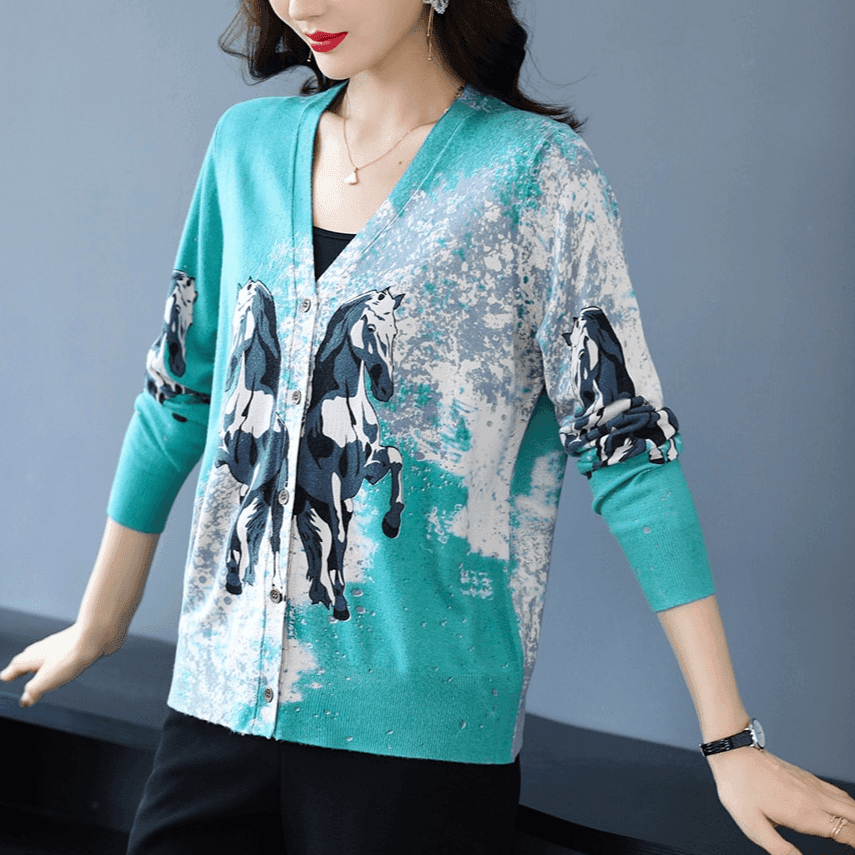 קרדיגן קליל בגיזרה מחמיאה בהדפס של סוס מהפנט בשילוב צבעי כחול לבן - לה איסלה