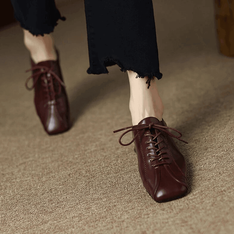 נעלי בובה בסינגון רטרו עם שרוכים בשיק יוניסקס משגע להופעה הכי נכונה לסתיו - לה איסלה