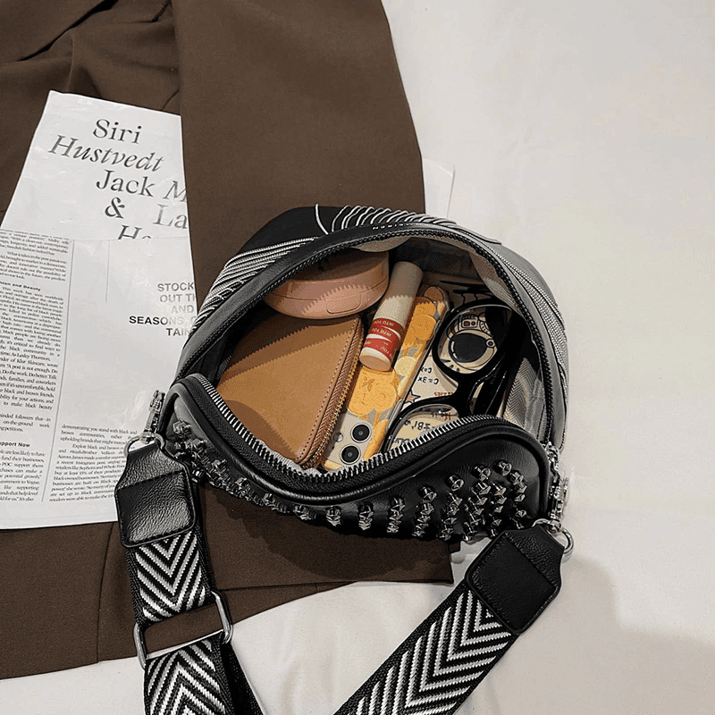 תיק פאוץ של מעצב ממילנאו בשילוב רצועה קצרה ללוק נשי יוקרתי ולהופעה מובילה - לה איסלה