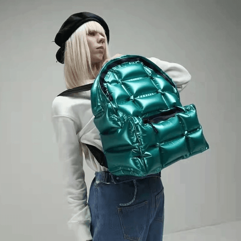 תיק פוף מהפנט של מעצב ממילאנו בחלוקה נבונה של תאים ללוק נשי סוחף - לה איסלה