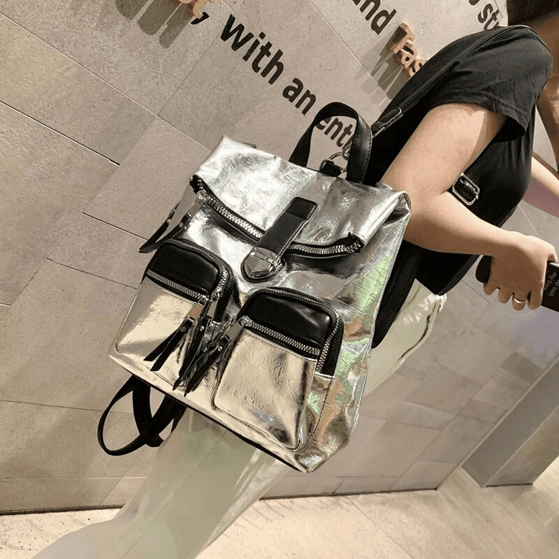 תיק גב מושלם שאפשר לשים בשלל אופציות להופעה נשית אופנתית וללוק היסטרי - לה איסלה