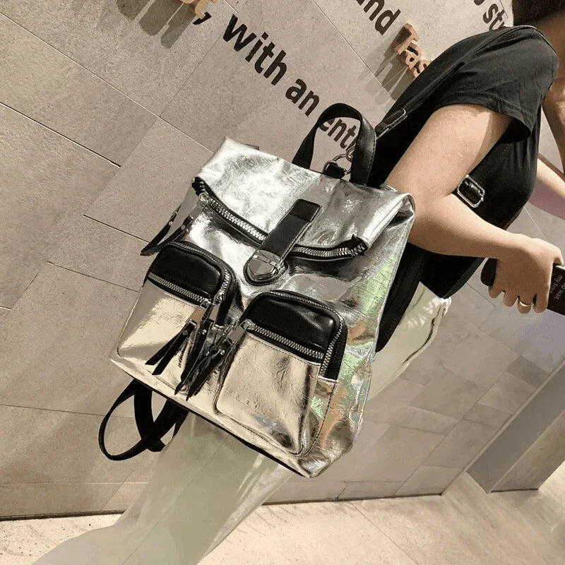 תיק גב מושלם שאפשר לשים בשלל אופציות להופעה נשית אופנתית וללוק היסטרי - לה איסלה