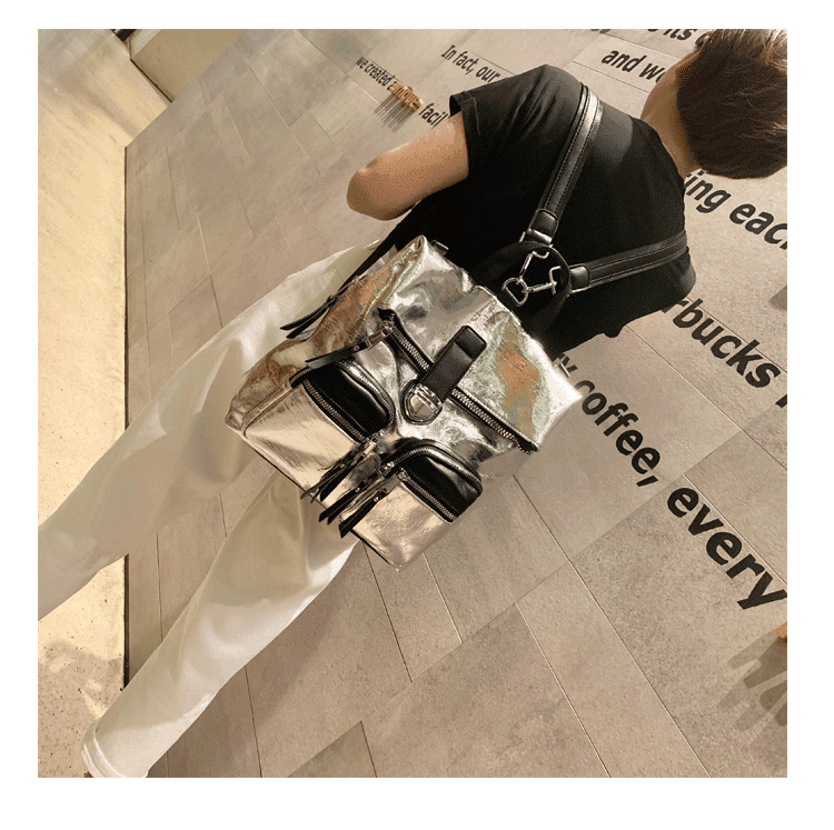 תיק גב מושלם שאפשר לשים בשלל אופציות להופעה נשית אופנתית וללוק היסטרי - לה איסלה