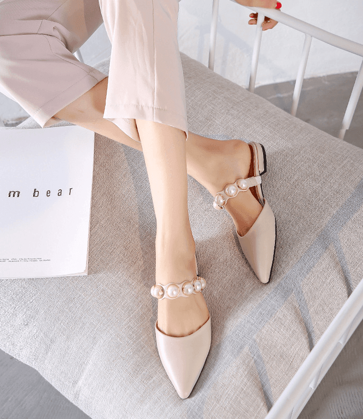 כפכף נשים שפיצי בגימור חרוזי פנינה אופנתיים להופעה נשית עדינה וללוק טרנדי נוכח - לה איסלה