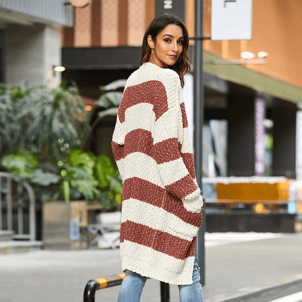 קרדיגן מבד נעים למגע בגימור ארוך ומיוחד להופעה נשית מיוחדת וללוק היסטרי שלך - לה איסלה