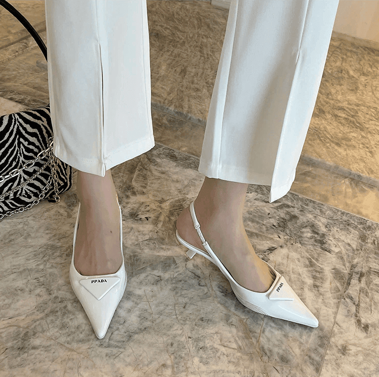 נעלי עקב שפיץ בסטייל 'פראדה' בגיזרה נשית נוחה וללוק שמשדר עוצמה וביטחון - לה איסלה