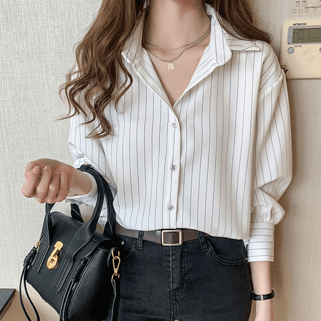 מכופתרת פסים מרהיבה ללוק משרדי מתחכם לאישה שרוצה לתת שואו מדוייק - לה איסלה