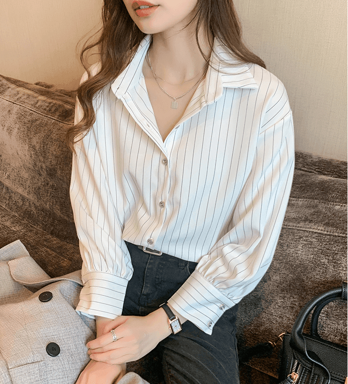 מכופתרת פסים מרהיבה ללוק משרדי מתחכם לאישה שרוצה לתת שואו מדוייק - לה איסלה