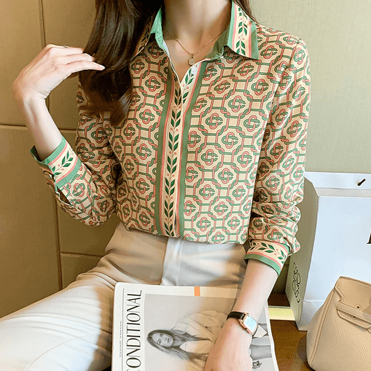 חולצה אלגנטית עם צווארון בגימור רטרו של פעם להופעה של אישה שרוצה לתת שואו - לה איסלה