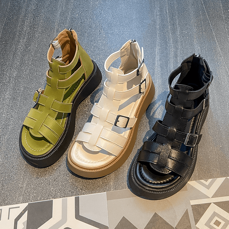 סנדל פלטפורמה מהפנט בסטייל גלדיאטור מושלם להופעה של אישה דעתנית חזקה - לה איסלה