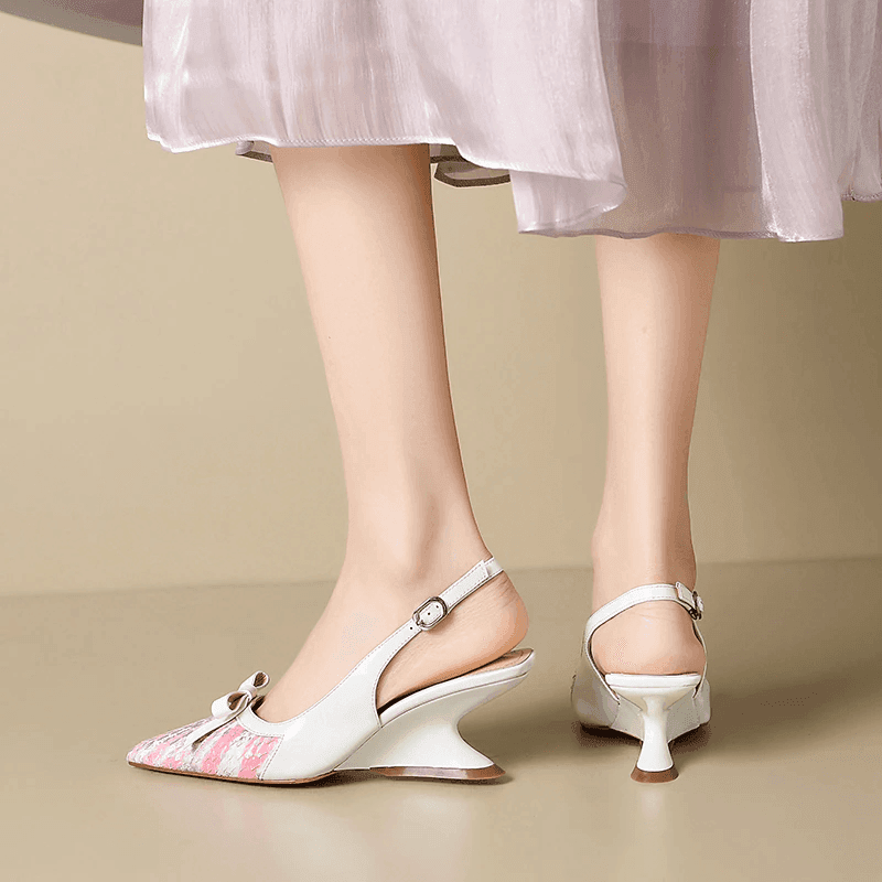 סנדל שפיץ איטלקי בגימור פפיון מרהיב ועקב ייחודי להופעה נשית מכבדת - לה איסלה