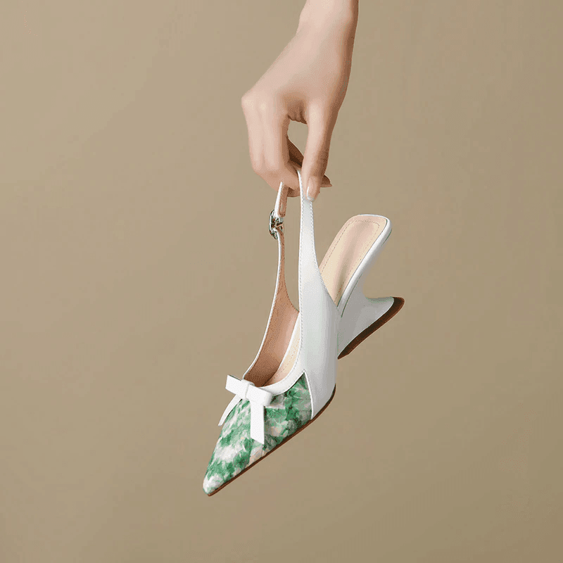 סנדל שפיץ איטלקי בגימור פפיון מרהיב ועקב ייחודי להופעה נשית מכבדת - לה איסלה