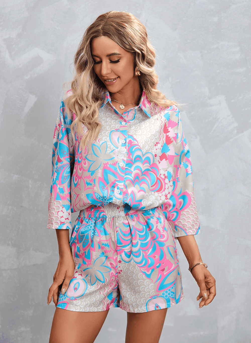 סט מושקע מצרפת של מכנס גבוה ומכופתרת אופנתית בהדפס קייצי טרנדי ללוק נשי מהפנט - לה איסלה