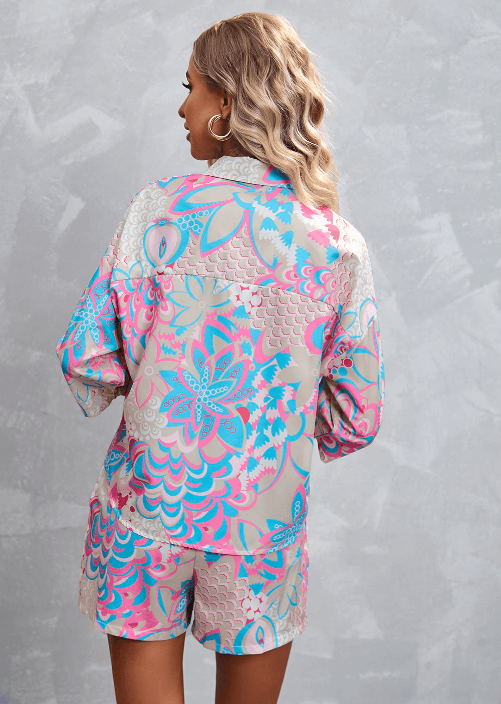 סט מושקע מצרפת של מכנס גבוה ומכופתרת אופנתית בהדפס קייצי טרנדי ללוק נשי מהפנט - לה איסלה