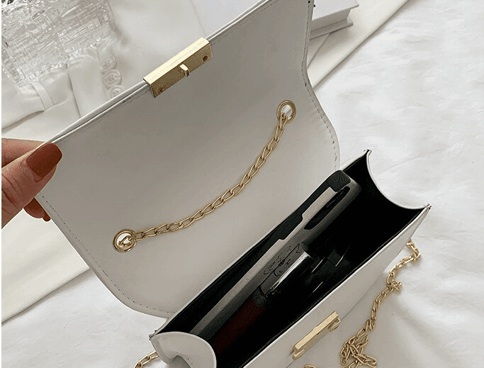 תיק אישי ליציאות בגימור אופנתי מאיטליה להוםעה של אישה נפלאה וללוק מ-ש-ג-ע - לה איסלה