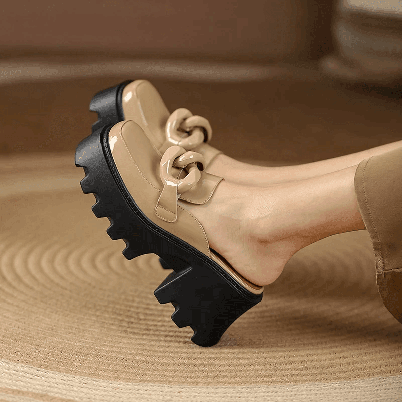 פלטפורמת כפכף של מעצב מספרד בגימור שרשרת גדולה ללוק נשי דומננטי חזק - לה איסלה