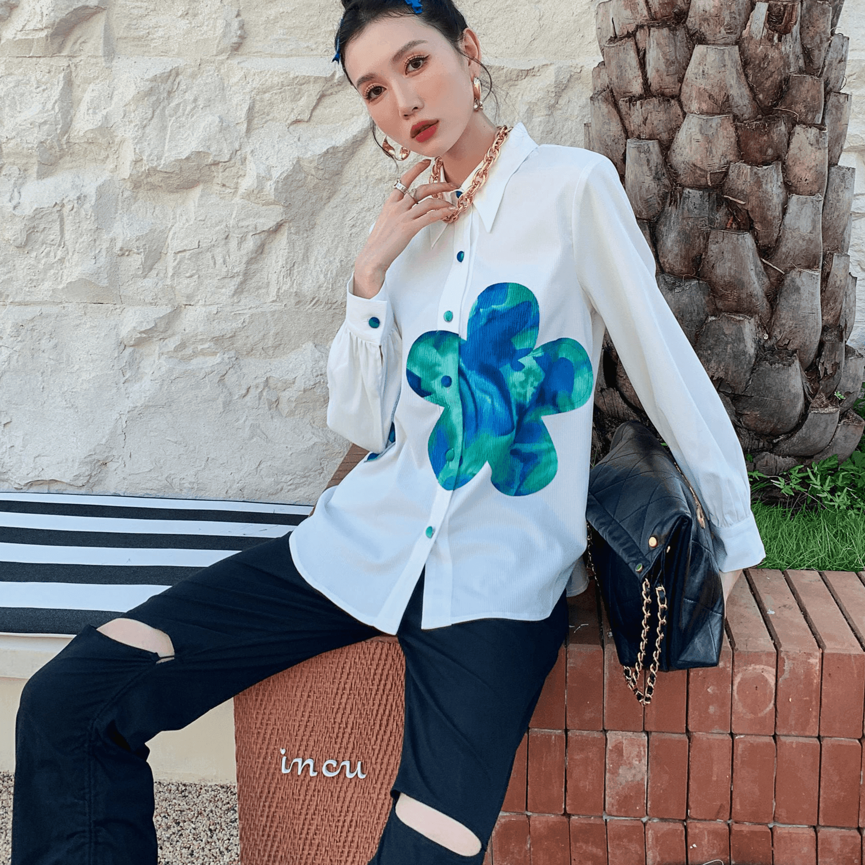 חולצה מעצב חגיגית בשילוב פרחים בהשראת הקי פופ הקוריאני ללוק נשי אופנתי - לה איסלה