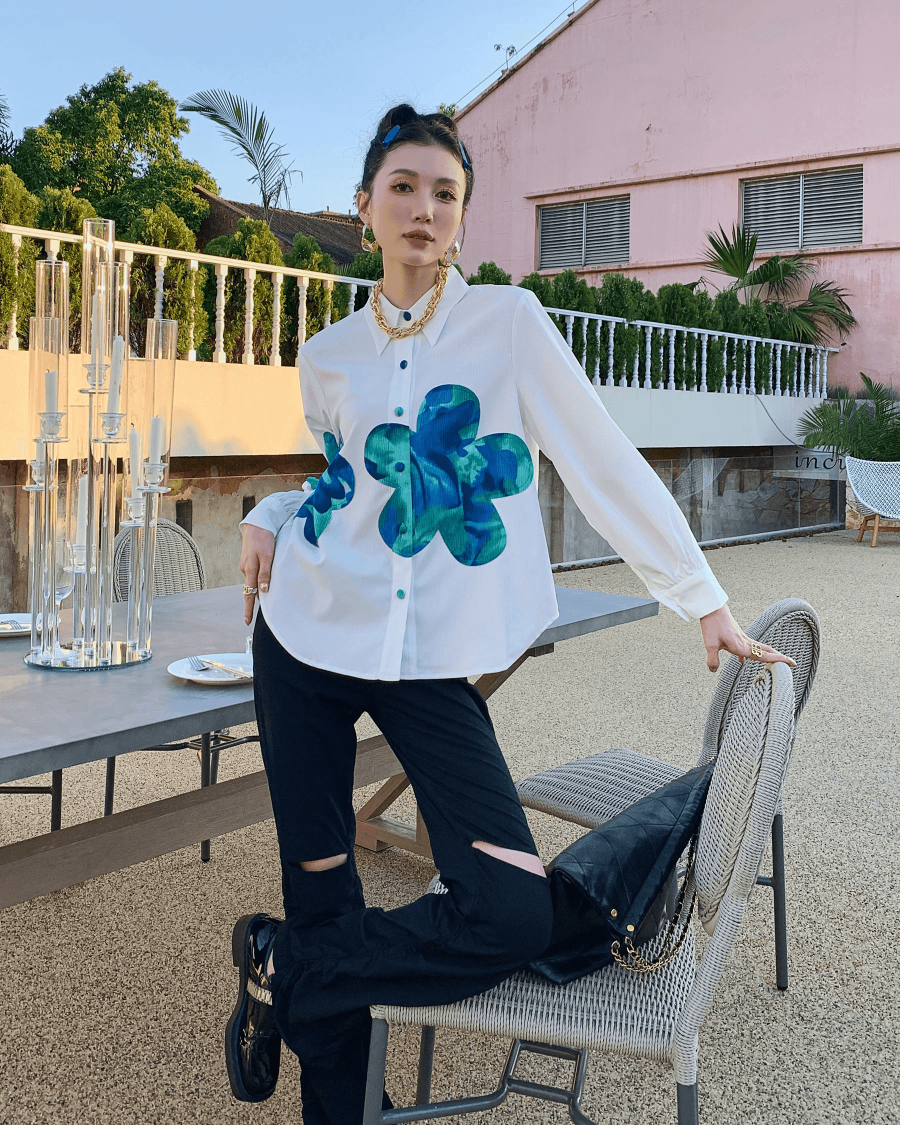 חולצה מעצב חגיגית בשילוב פרחים בהשראת הקי פופ הקוריאני ללוק נשי אופנתי - לה איסלה