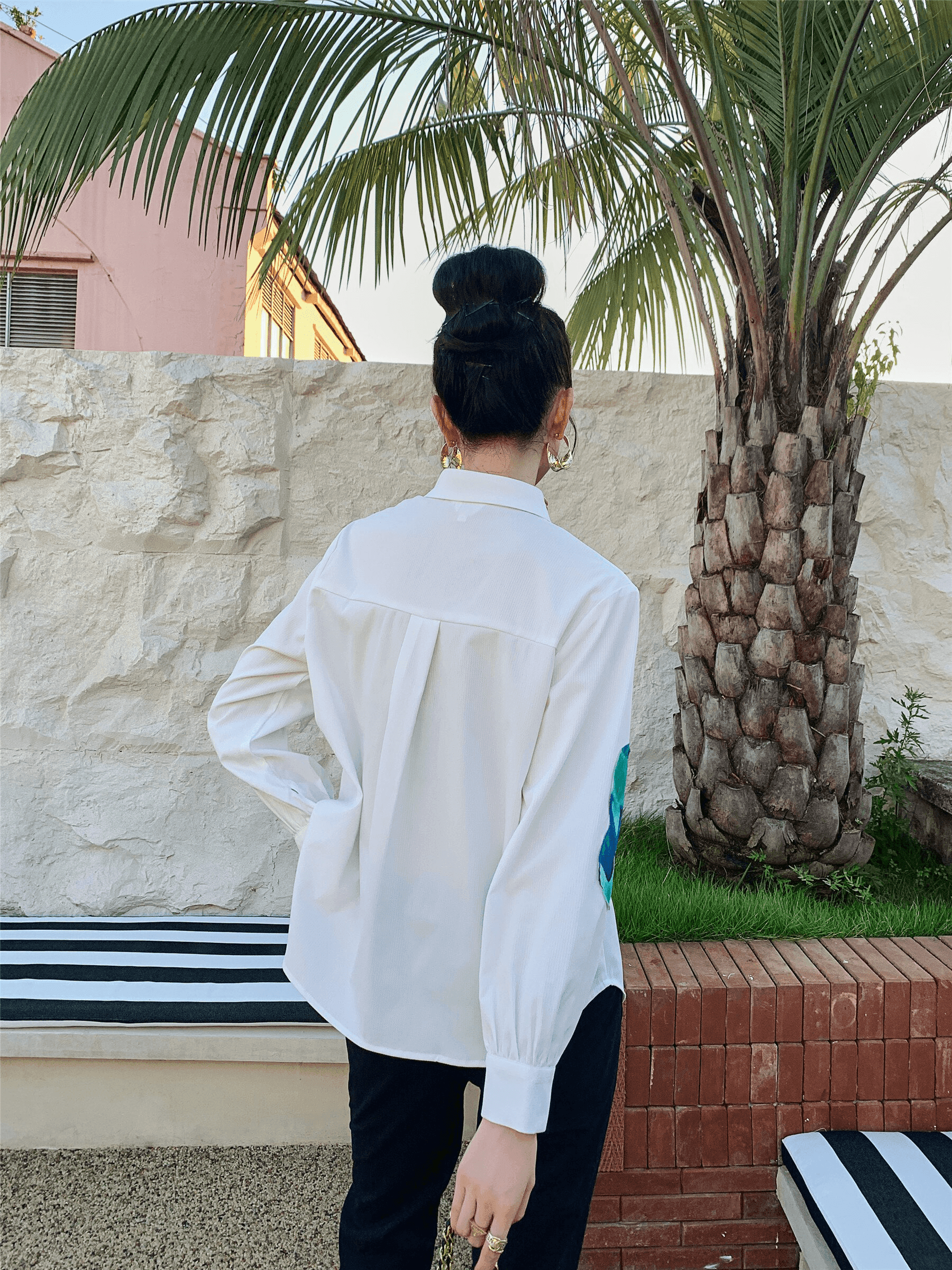 חולצה מעצב חגיגית בשילוב פרחים בהשראת הקי פופ הקוריאני ללוק נשי אופנתי - לה איסלה