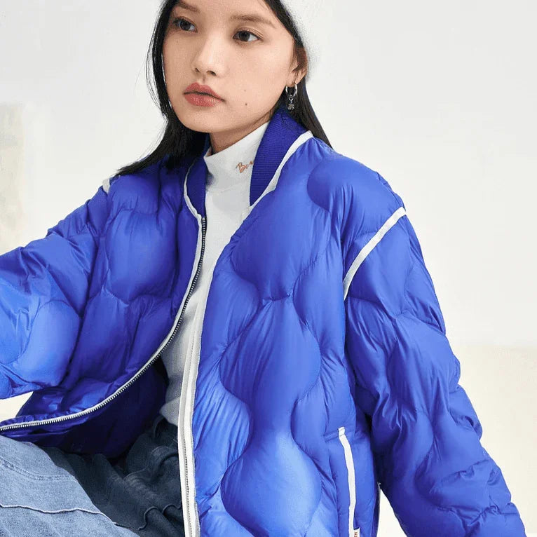 מעיל פוך מהפנט בגימור ספורט אלגנט להופעה של אישה שיוצאת בהצהרה - לה איסלה