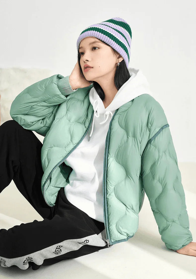 מעיל פוך מהפנט בגימור ספורט אלגנט להופעה של אישה שיוצאת בהצהרה - לה איסלה