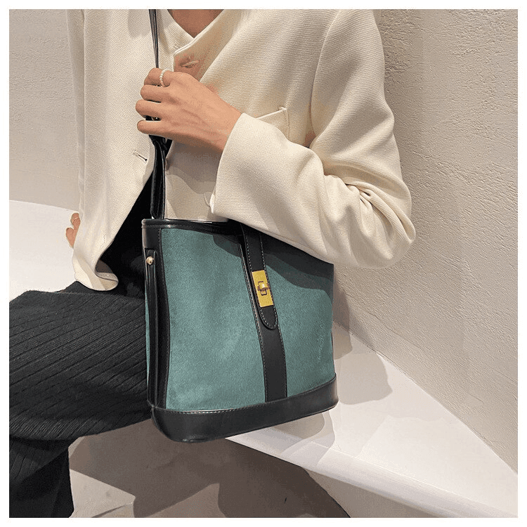 תיק זמש מפורטוגל בשילוב תיק איפור אישי יוקרתי להופעה מרשימה ומכובדת - לה איסלה