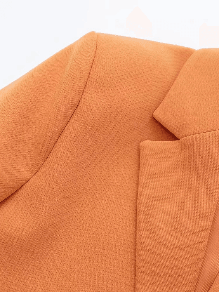 סט של מכנס אלגנט קצר וג'קט מחוייט קצר בגיזרה שיקית חתיכית להופעה קייצית לוהטת - לה איסלה