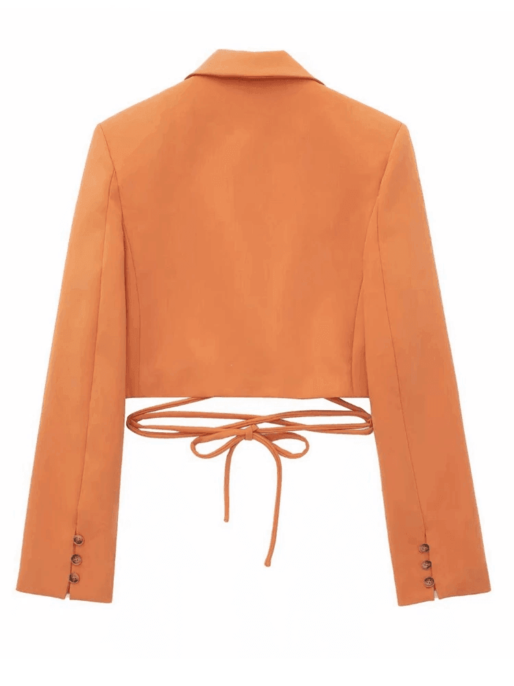 סט של מכנס אלגנט קצר וג'קט מחוייט קצר בגיזרה שיקית חתיכית להופעה קייצית לוהטת - לה איסלה