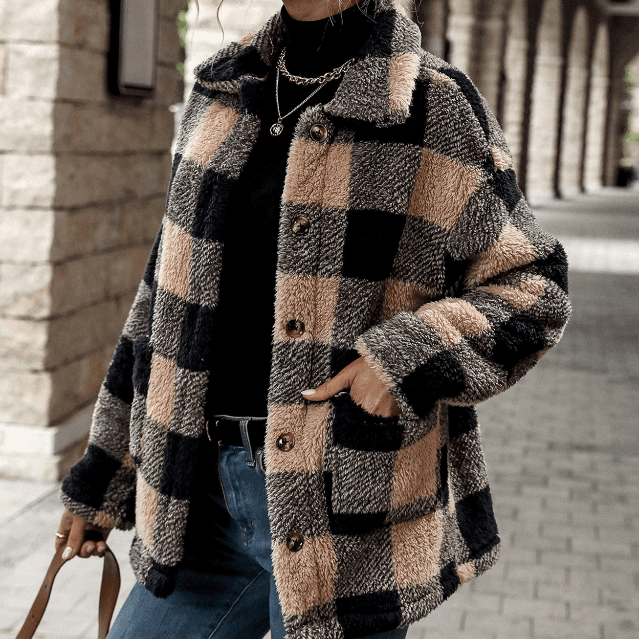 מעיל פרווה בסגנון ג'קט ללוק נשי מחמם ולהופעה שתרגישי בה אופנתית מתמיד - לה איסלה