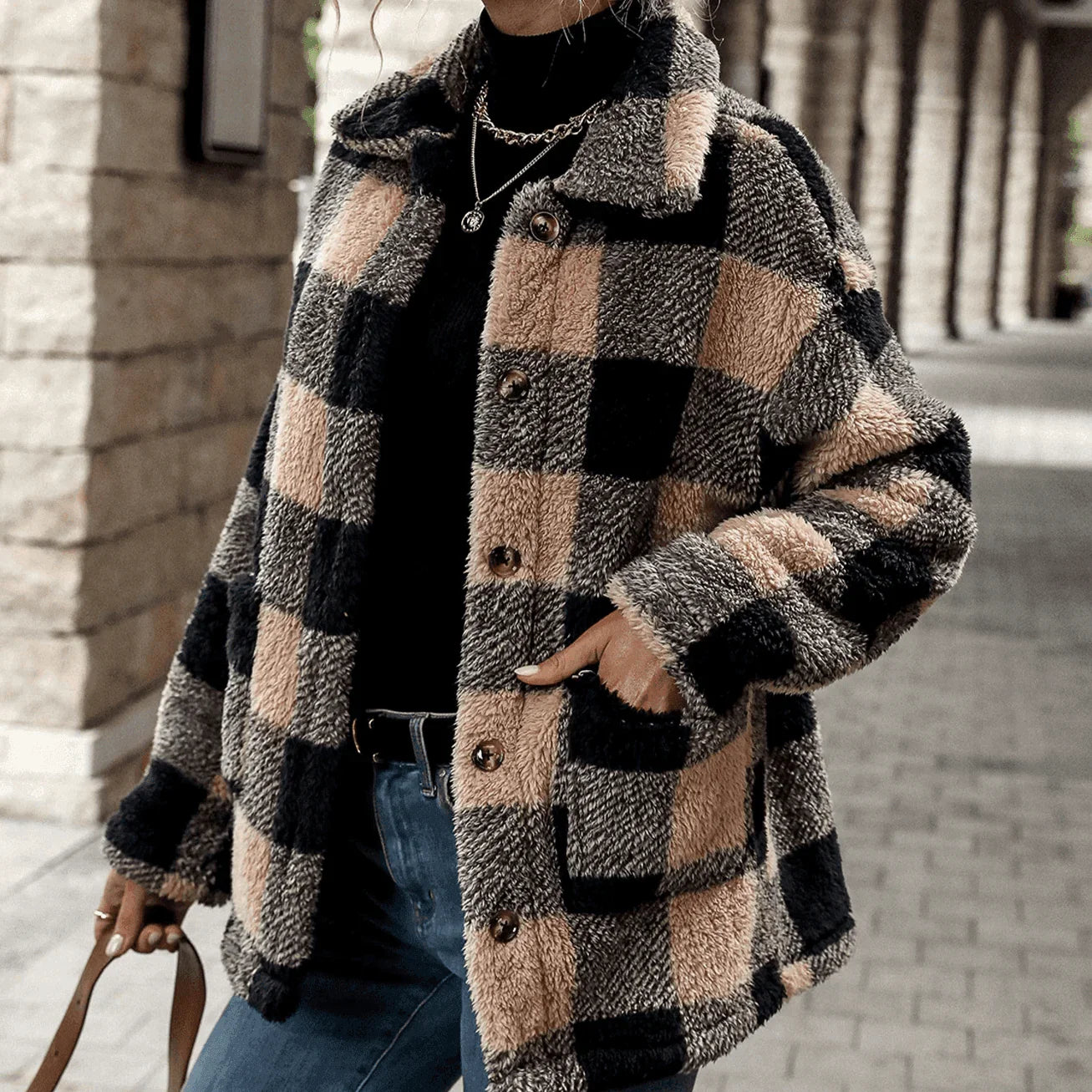 מעיל פרווה בסגנון ג'קט ללוק נשי מחמם ולהופעה שתרגישי בה אופנתית מתמיד - לה איסלה