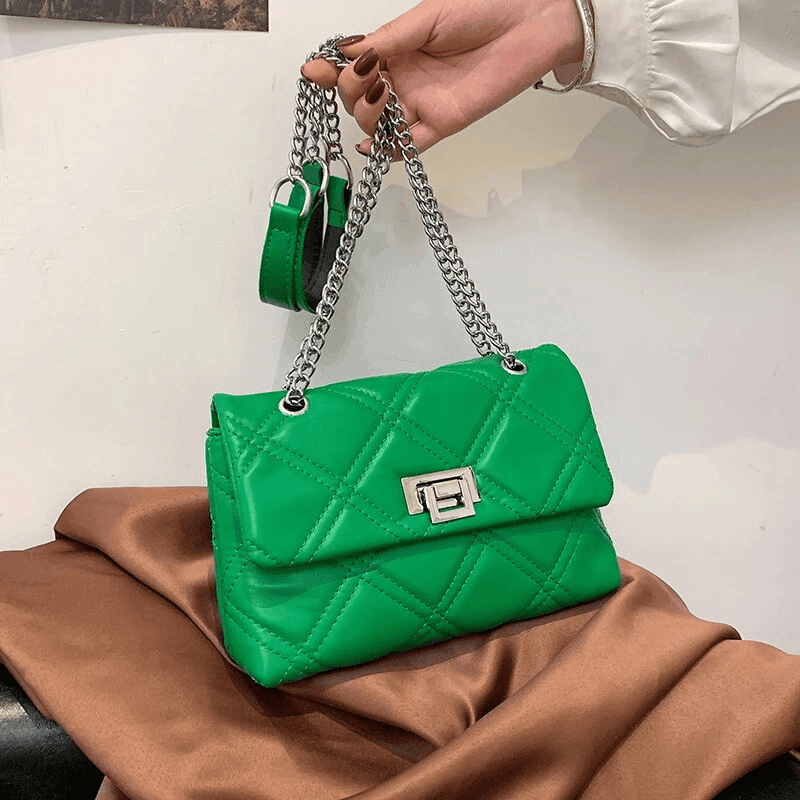 תיק מעצב מברצולנה בגימור מתכת מ-ש-ג-ע להופעה נשית מרהיבה וללוק ממגנט - לה איסלה