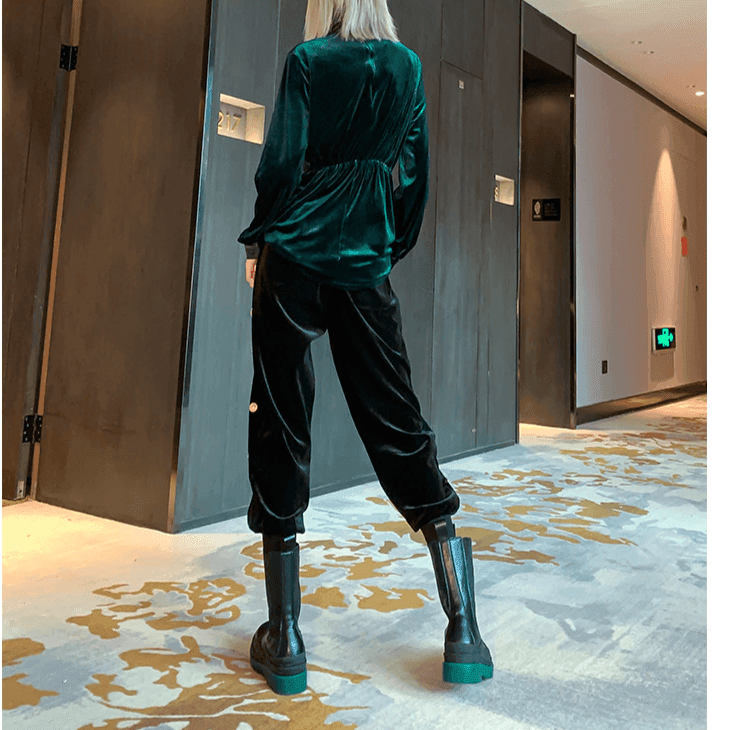 מכנס קטיפה נשי עם גומי בגיזרת סאקי מרהיבה ובשילוב כפתורי זהב הולמים ללוק מנצח - לה איסלה