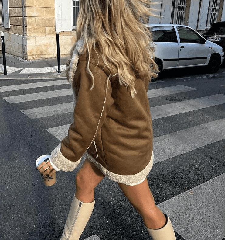 מעיל דנית מ-ה-מ-ם בשילוב פרווה נשית איכותית ללוק של אישה שרוצה לתת הופעה - לה איסלה