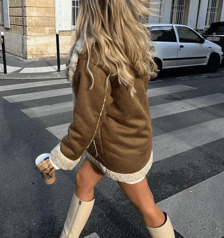 מעיל דנית מ-ה-מ-ם בשילוב פרווה נשית איכותית ללוק של אישה שרוצה לתת הופעה - לה איסלה