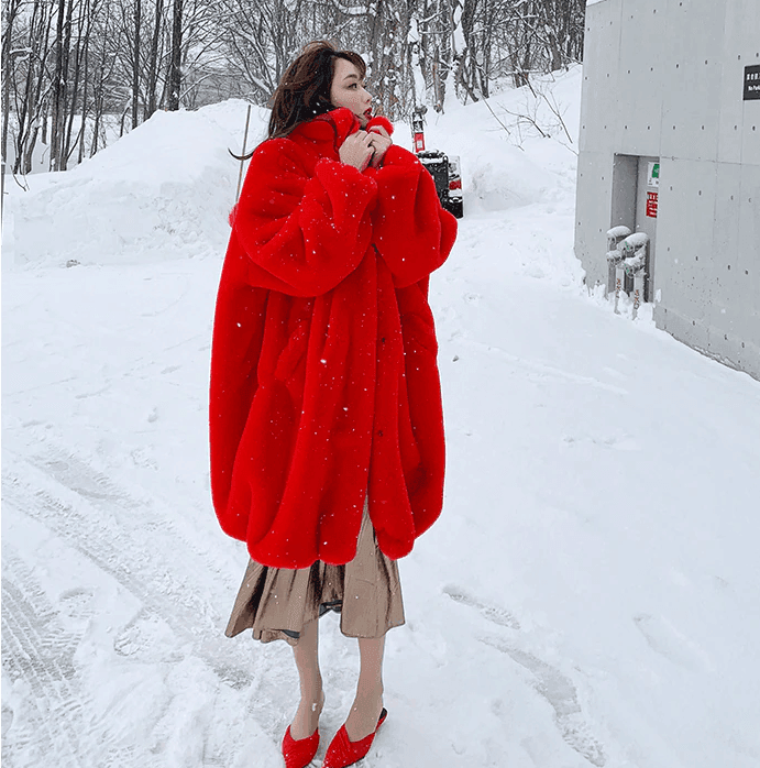 מעיל פרווה בגיזרת מקסי רחבה למזג אויר סוער וקריר ולהופעה נשית דומיננטית - לה איסלה