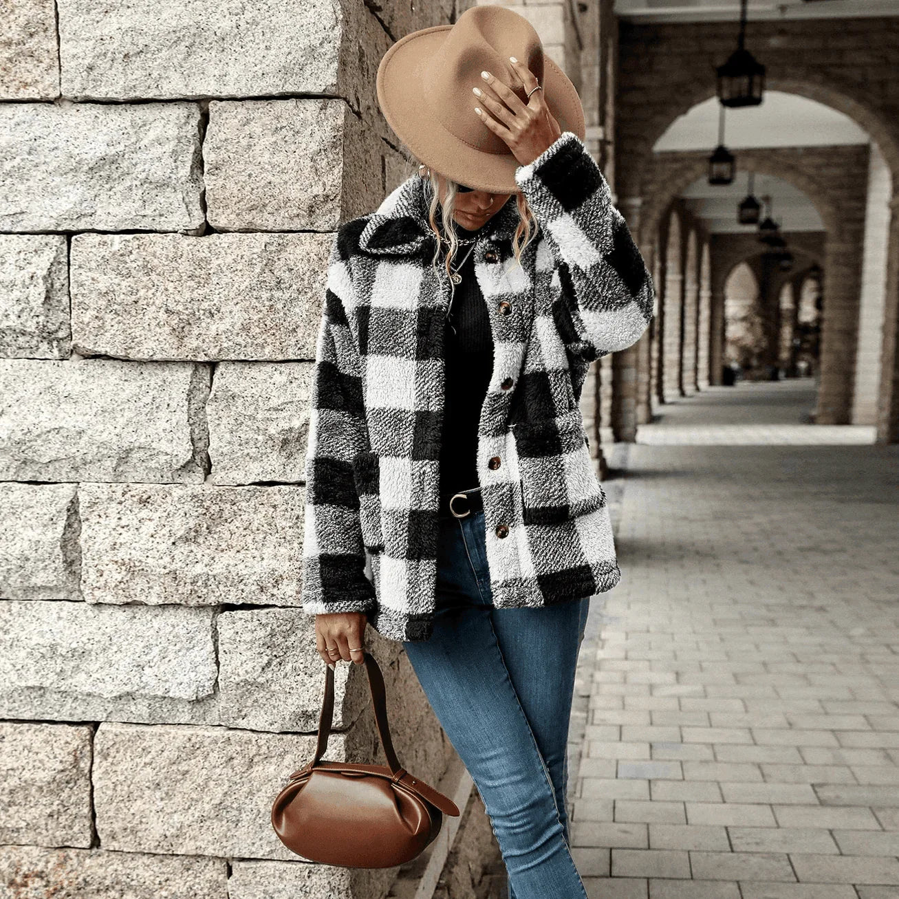 מעיל פרווה בסגנון ג'קט ללוק נשי מחמם ולהופעה שתרגישי בה אופנתית מתמיד - לה איסלה