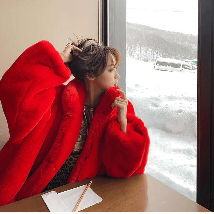 מעיל פרווה בגיזרת מקסי רחבה למזג אויר סוער וקריר ולהופעה נשית דומיננטית - לה איסלה