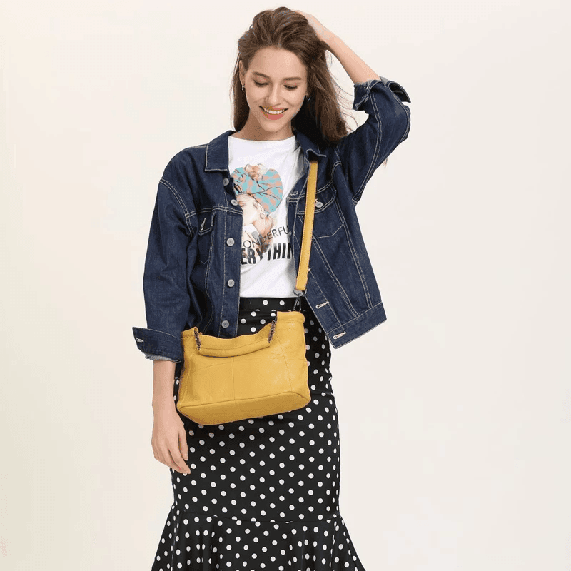 תיק של מעצב איטלקי בחלוקה נבונה של תאים ללוק של אישה שרוצה להיות בשיא האופנה - לה איסלה