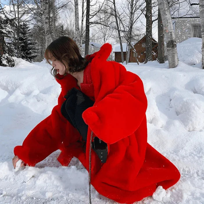 מעיל פרווה בגיזרת מקסי רחבה למזג אויר סוער וקריר ולהופעה נשית דומיננטית - לה איסלה