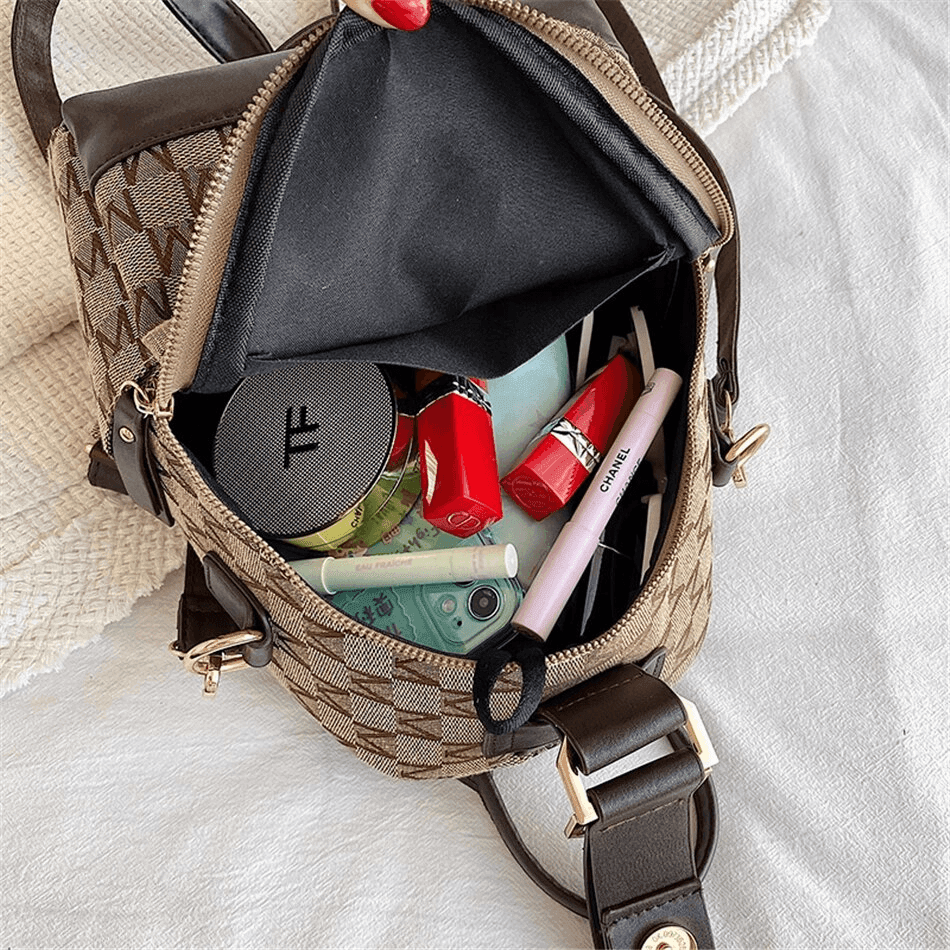 תיק של מעצב העל הנורווגי בעיצוב אופנתי היסטרי ללוק שלא ישכחו לך לעולם - לה איסלה