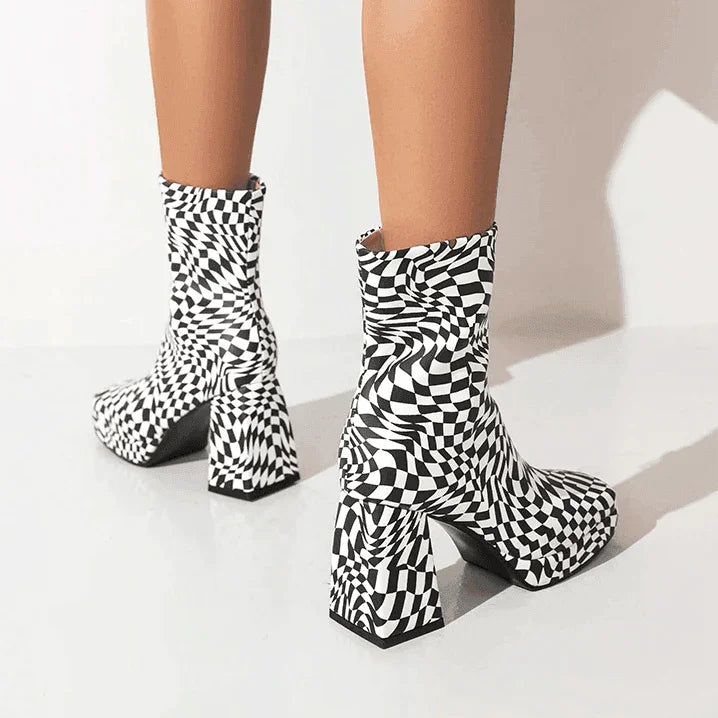 מגפון היפסטרי מברצלונה בשילוב פרווה פנימית מהממת ללוק נשי מ-נ-צ-ח - לה איסלה