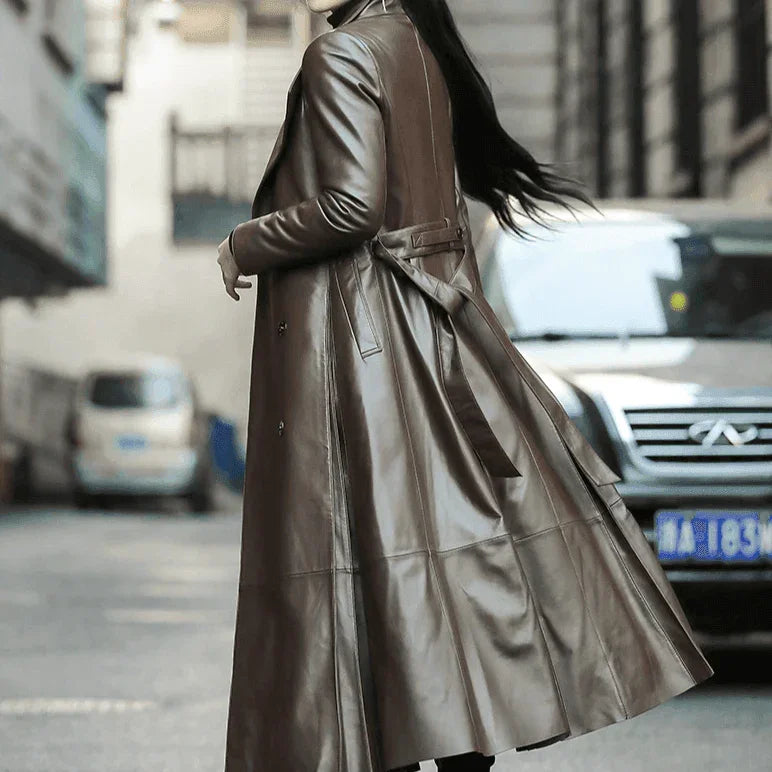 מעיל טרנץ ארוך מהפנט מאיטליה בגימור נשי חתיכי ללוק חורפי שלא ניתן להתעלם ממנו - לה איסלה