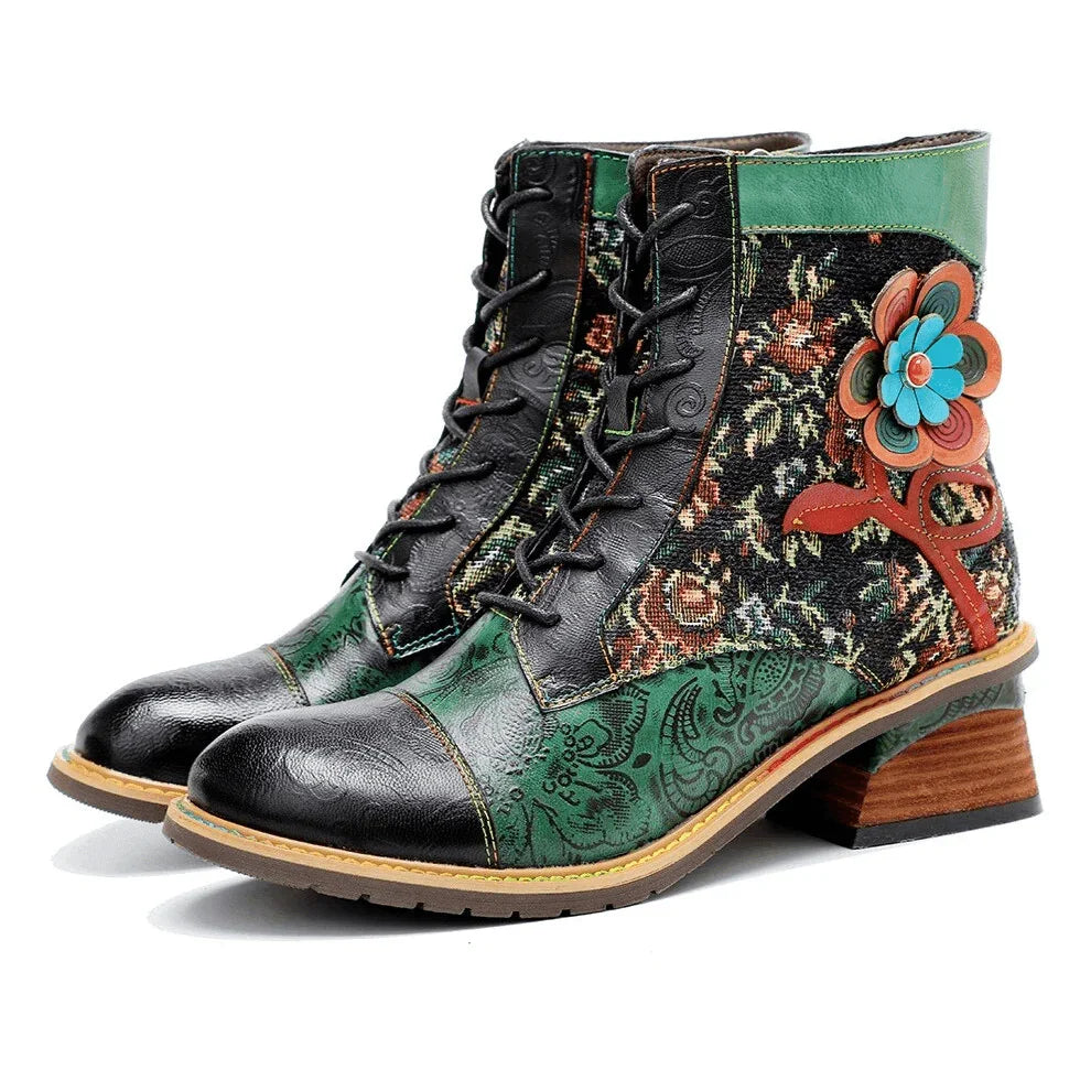 מגפון עור של מעצב איטלקי בגימור פרחוני מהפנט ללוק נשי מושקע וללוק היסטרי - לה איסלה