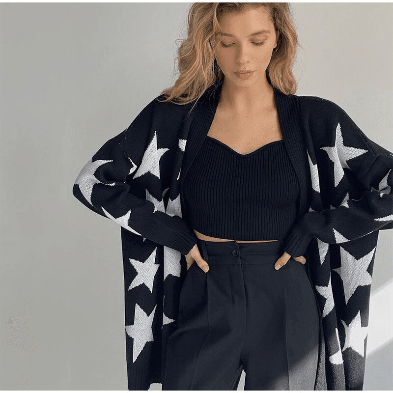 קרדיגן כוכבים מושלם בגימור אוברסייז נשי מתחכם ללוק של אישה עוצמתית - לה איסלה