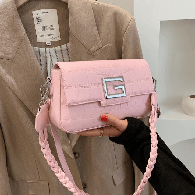 תיק מעצבים בגיזרה נשית מהממת בגימור עור יוקרתי ללוק מרשים - לה איסלה