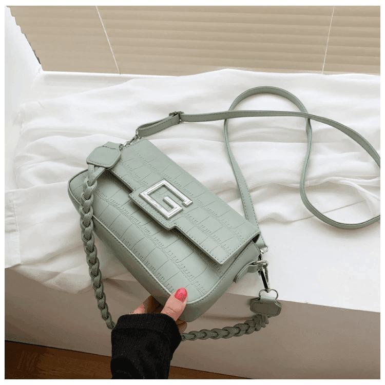 תיק מעצבים בגיזרה נשית מהממת בגימור עור יוקרתי ללוק מרשים - לה איסלה