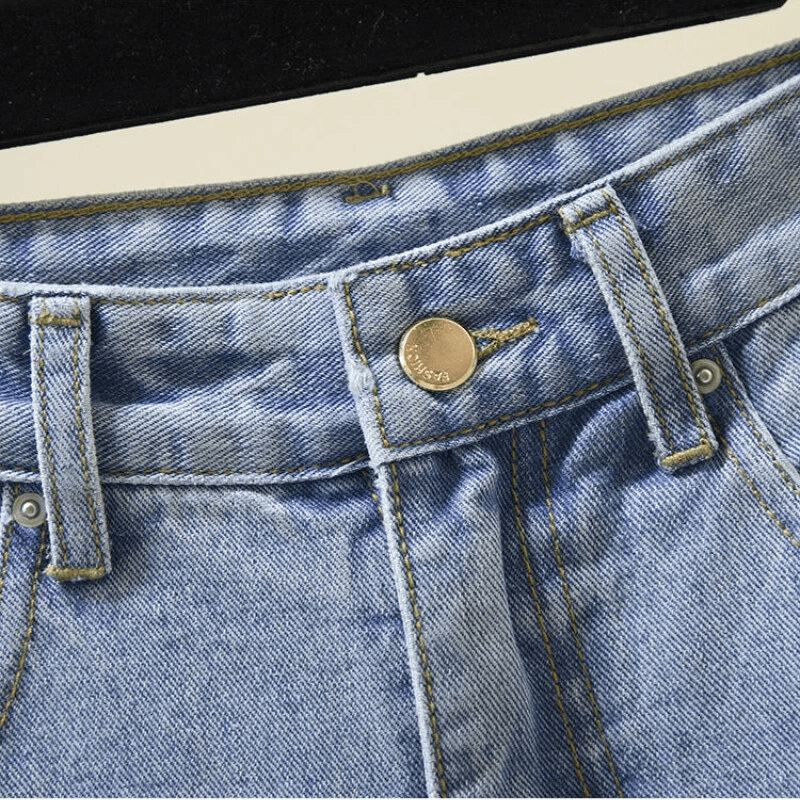 ברמודת ג'ינס מושלמת בגיזרה קצרה עם קרעים אופנתיים להופעת קזואל מדוייקת - לה איסלה 