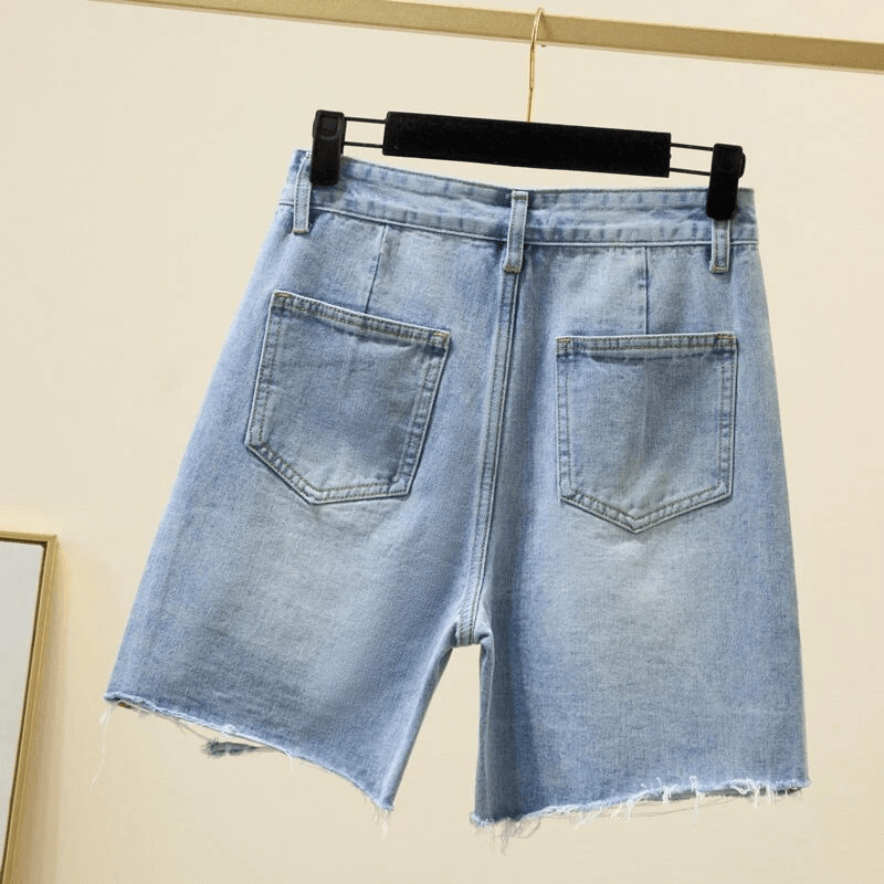 ברמודת ג'ינס מושלמת בגיזרה קצרה עם קרעים אופנתיים להופעת קזואל מדוייקת - לה איסלה 